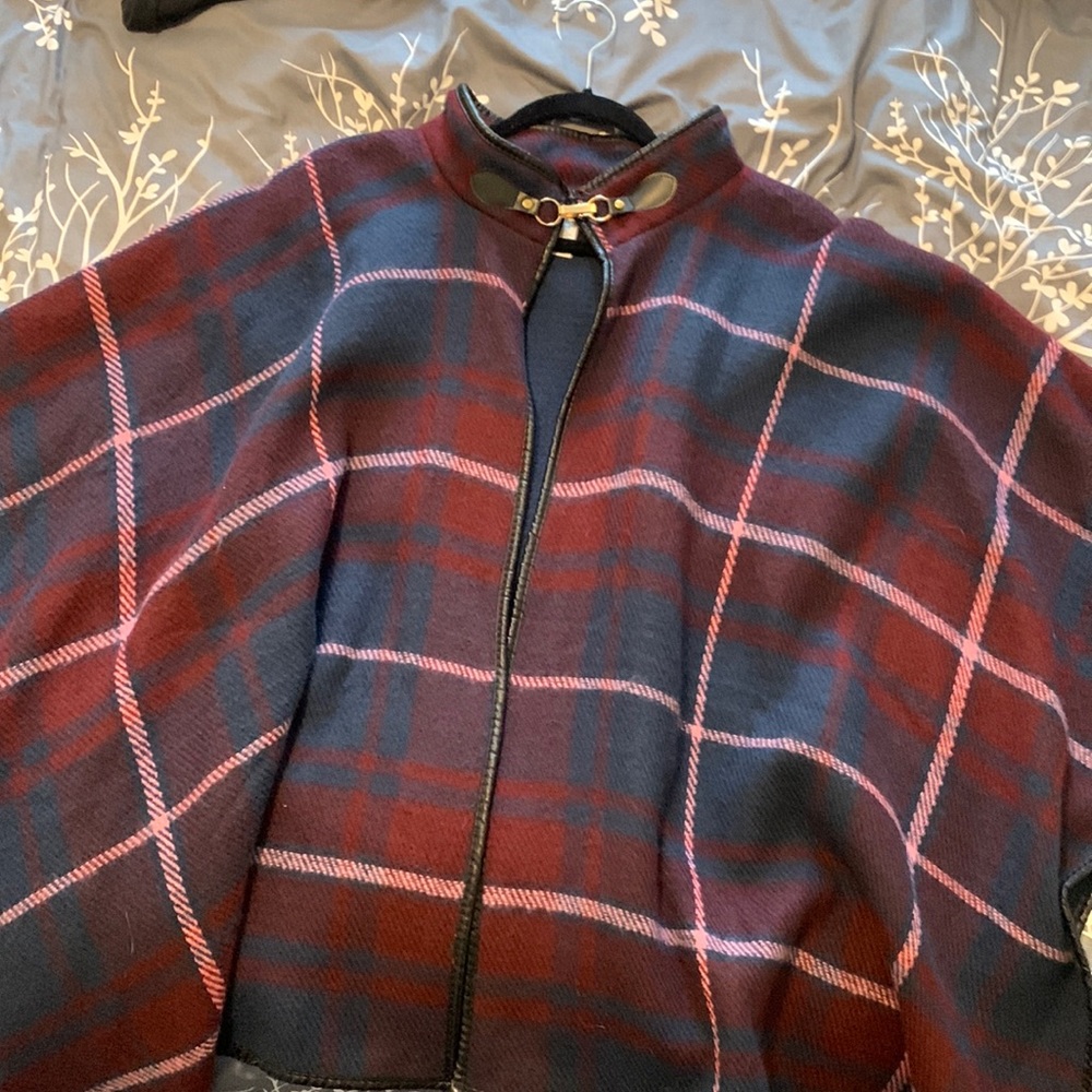 Lovely and cozy cape!